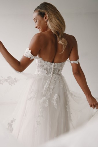 Sincerity by Justin Alexander #44303 #1 Sand/Ivory/Nude thumbnail